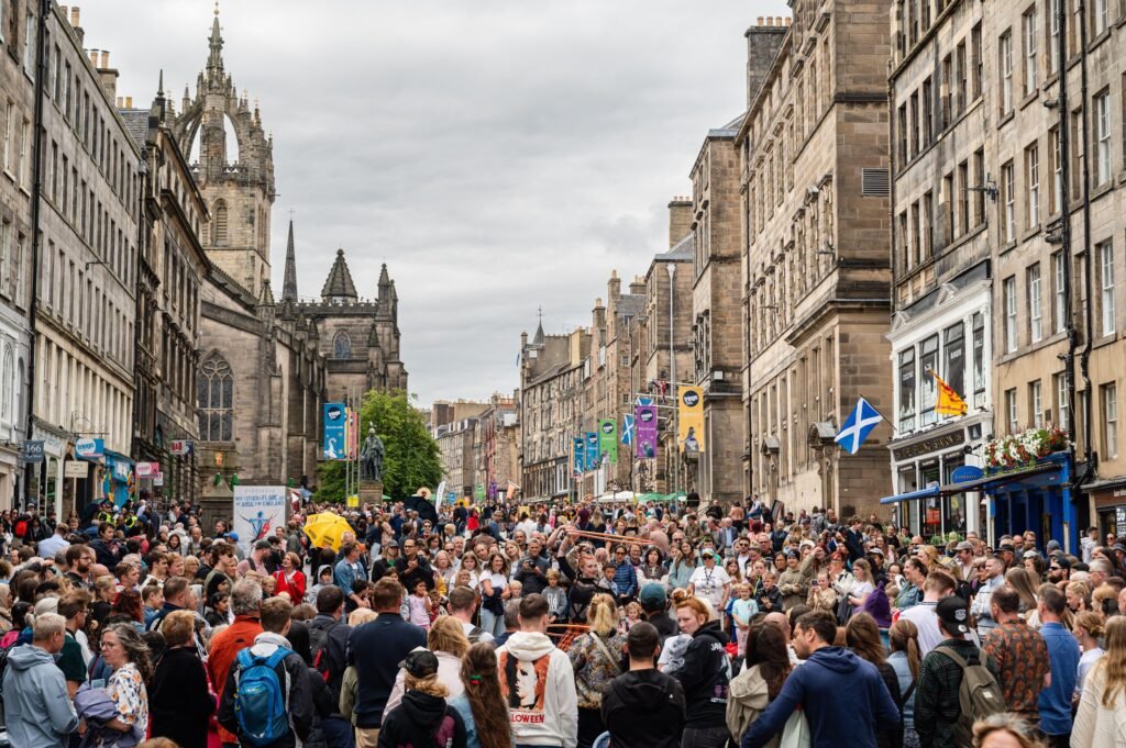 Edinburgh Fringe Global Crowds Fill City For Shows