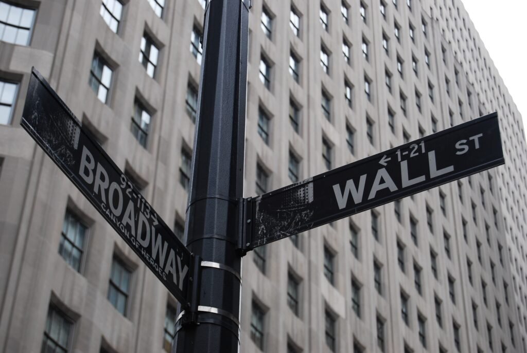 Wall Street Futures Dip On Rate Hike Bets