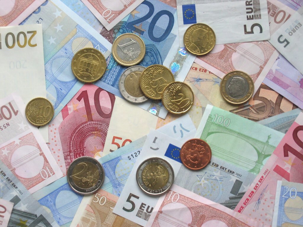 Euro Dips As Markets React To German Election