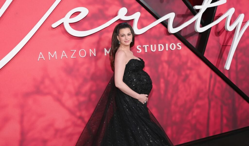 Anne Hathaway Reveals Pregnancy This Week Anne Hathaway Reveals Pregnancy This Week